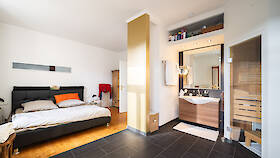 Schlafzimmer mit Bad