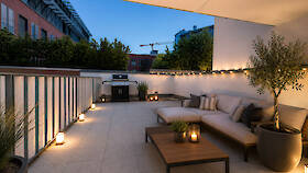 Dachterrasse - Möblierungsbeispiel abends